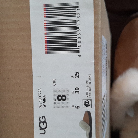 NEW UGGS W/BOX - Picture 5 of 10